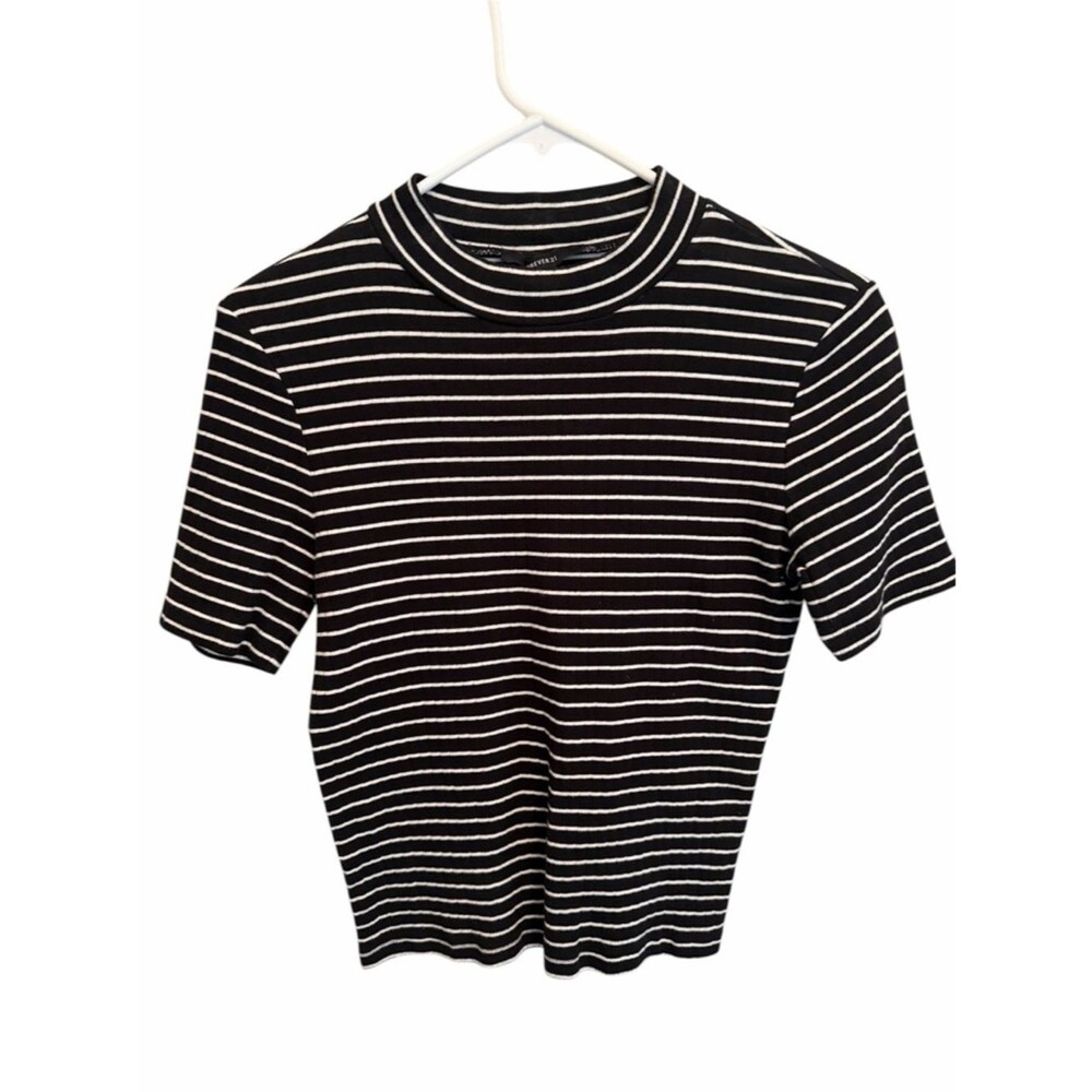 Vintage Forever 21 Black & White Striped Mock Neck Tee. Size Large